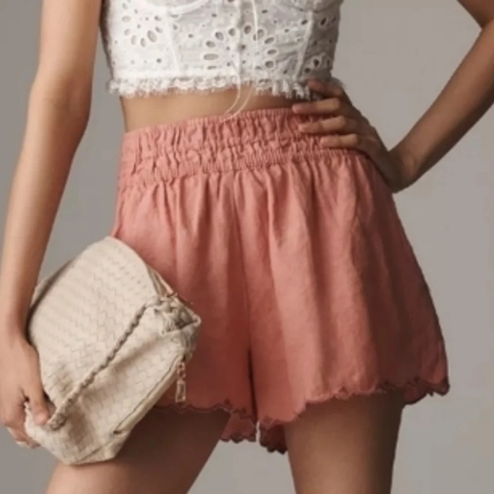 ‘Anthropologie’ Pink Scalloped Hem Shorts - Picture 3 of 4